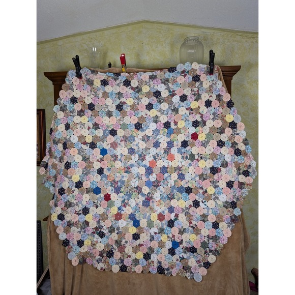 Vintage Yo Yo Quilt Bedcover, Tablecloth, Sofa Throw - Picture 1 of 3